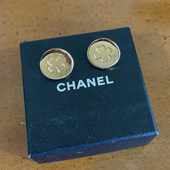 Chanel Vintage Four Leaf Clover Clip On Earrings - Picture 7 of 12